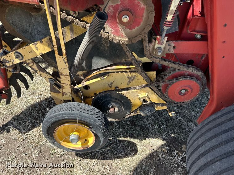 image for item EQ4572 New Holland BR780 round baler