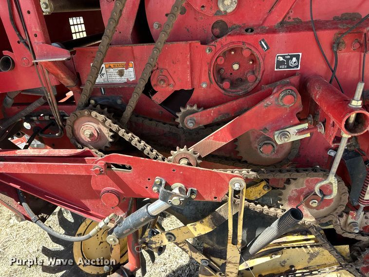 image for item EQ4572 New Holland BR780 round baler