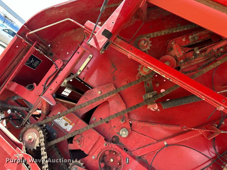 image for item EQ4572 New Holland BR780 round baler