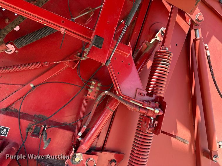 image for item EQ4572 New Holland BR780 round baler