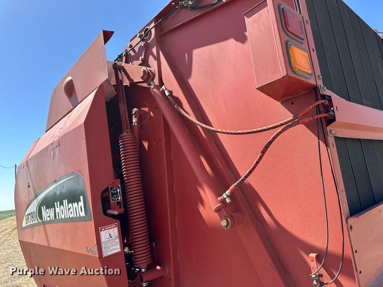 image for item EQ4572 New Holland BR780 round baler