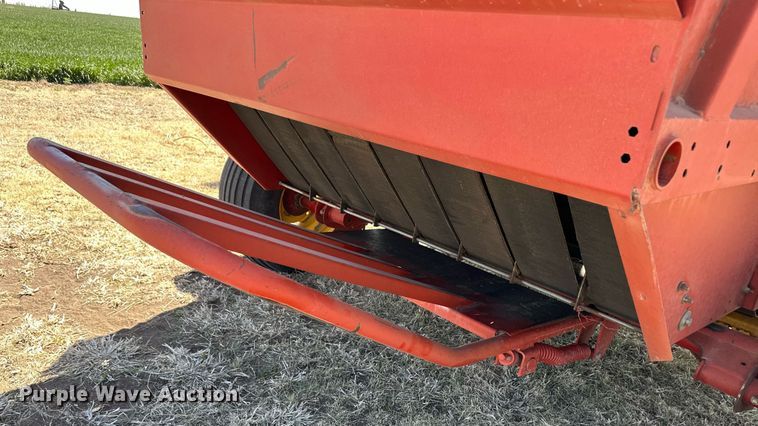 image for item EQ4572 New Holland BR780 round baler