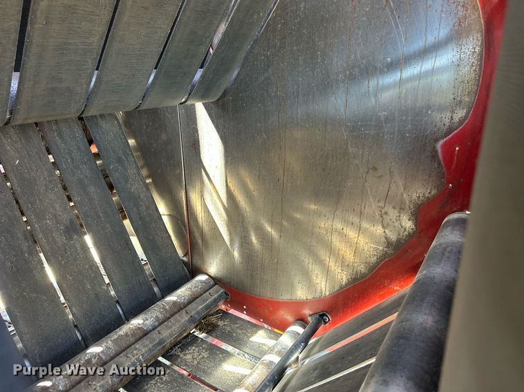 image for item EQ4572 New Holland BR780 round baler