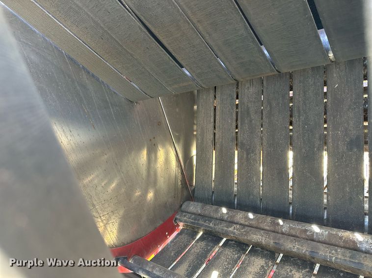 image for item EQ4572 New Holland BR780 round baler