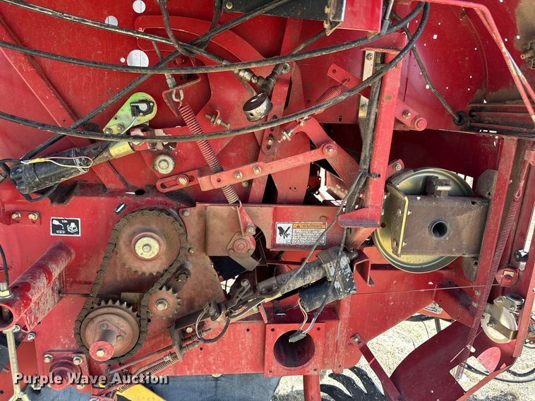 image for item EQ4572 New Holland BR780 round baler