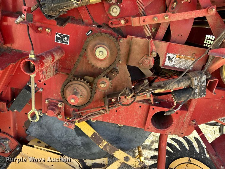 image for item EQ4572 New Holland BR780 round baler