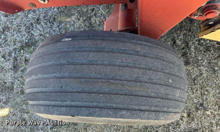 image for item EQ4572 New Holland BR780 round baler
