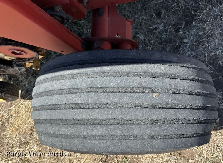 image for item EQ4572 New Holland BR780 round baler