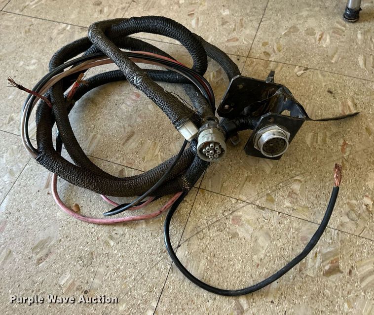 image for item EQ4572 New Holland BR780 round baler