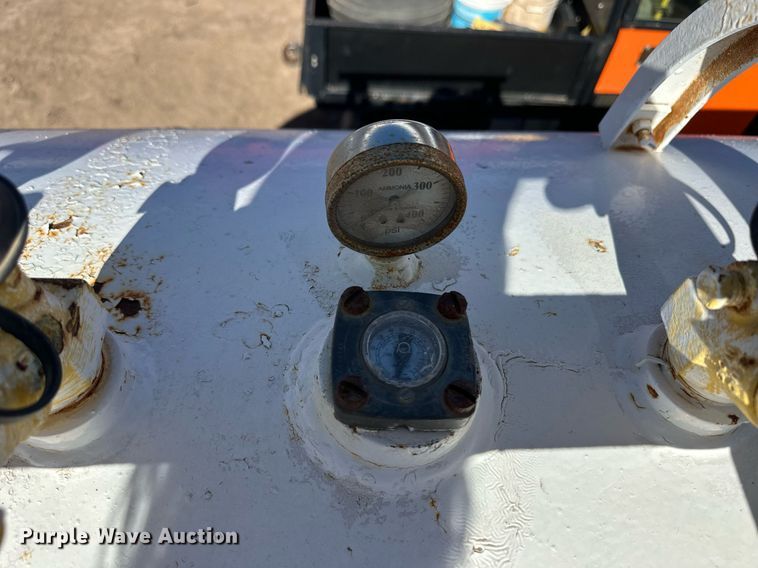 image for item EQ4633 NH3 tank trailer