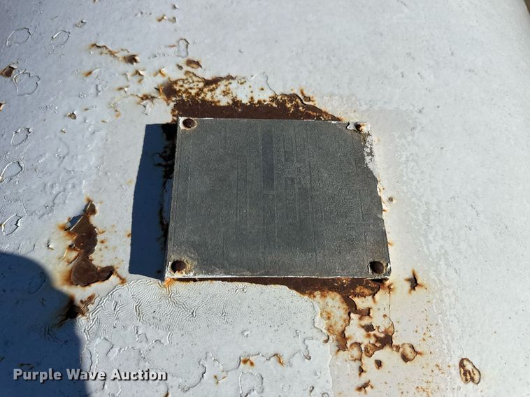 image for item EQ4633 NH3 tank trailer