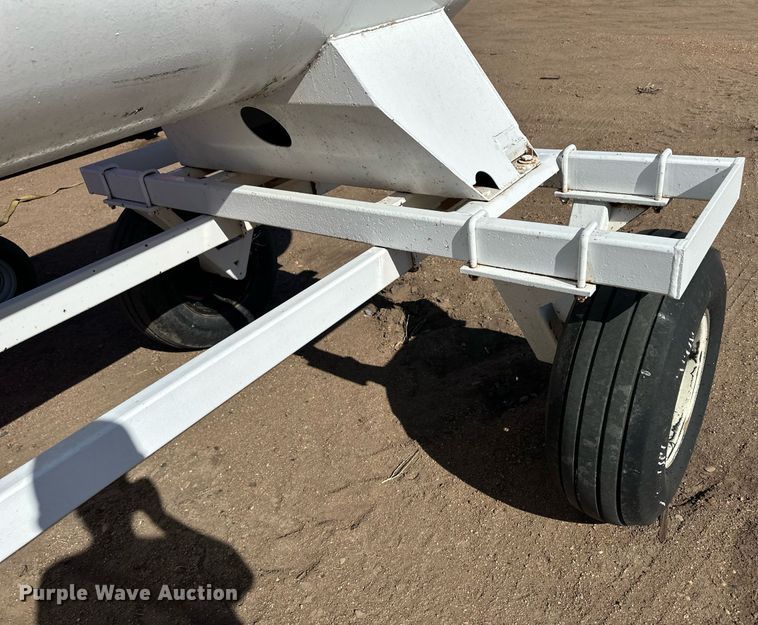 image for item EQ4633 NH3 tank trailer