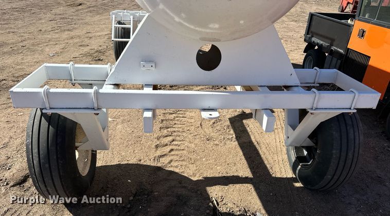 image for item EQ4633 NH3 tank trailer