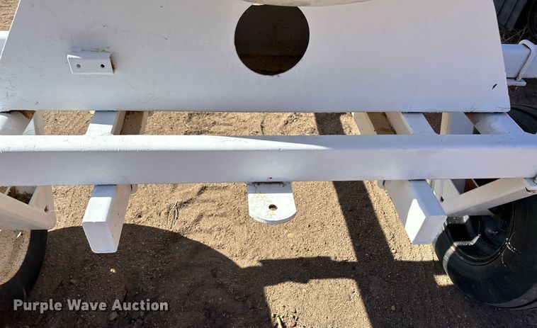 image for item EQ4633 NH3 tank trailer