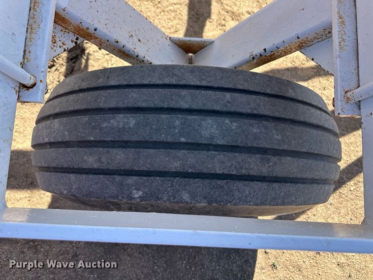 image for item EQ4633 NH3 tank trailer