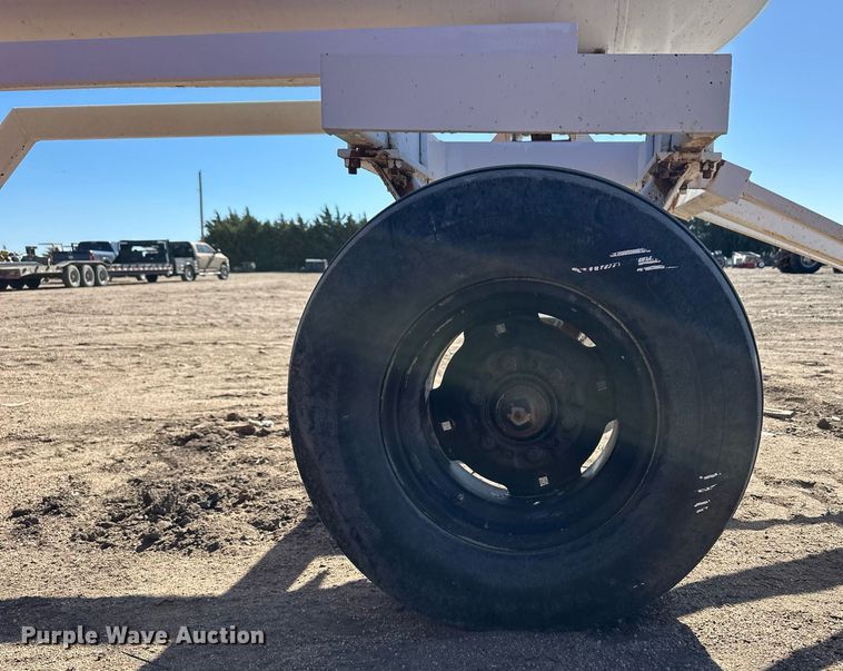 image for item EQ4633 NH3 tank trailer