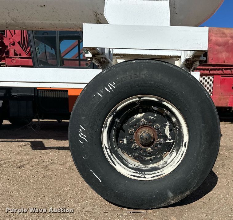 image for item EQ4633 NH3 tank trailer