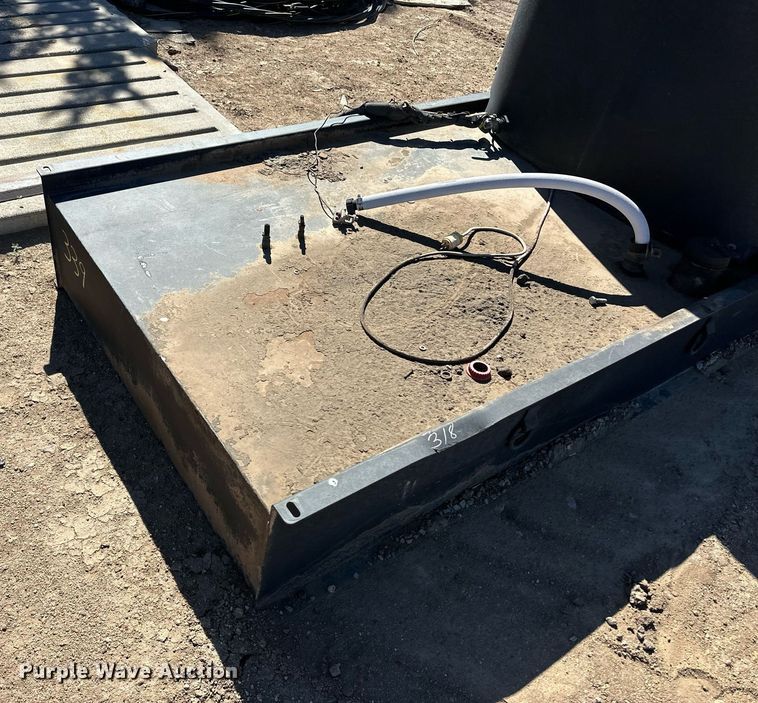 image for item EQ4641 Tanks