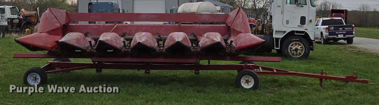 image for item EQ6995 Case 1063 corn head