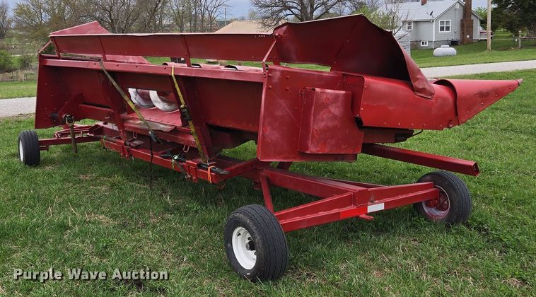 image for item EQ6995 Case 1063 corn head