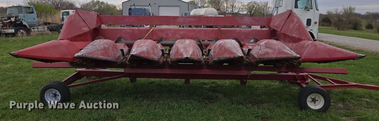 image for item EQ6995 Case 1063 corn head