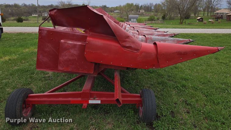 image for item EQ6995 Case 1063 corn head