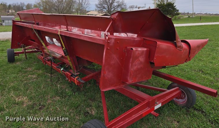 image for item EQ6995 Case 1063 corn head