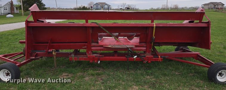 image for item EQ6995 Case 1063 corn head