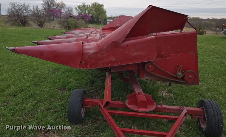 image for item EQ6995 Case 1063 corn head