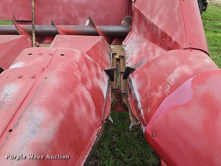 image for item EQ6995 Case 1063 corn head