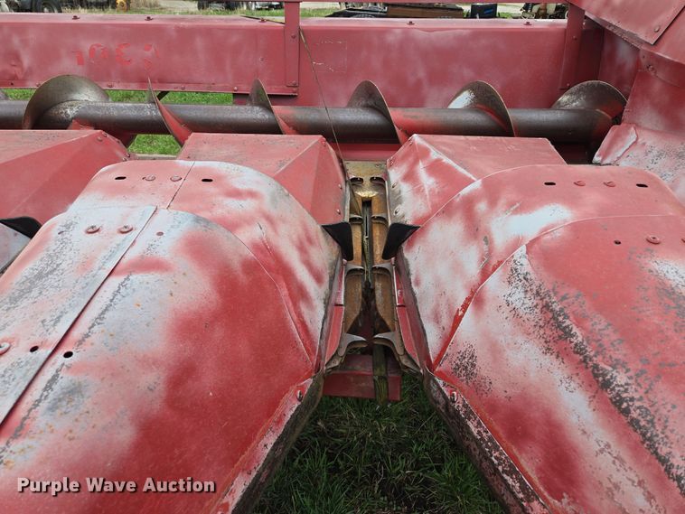 image for item EQ6995 Case 1063 corn head