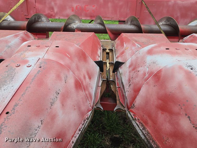 image for item EQ6995 Case 1063 corn head