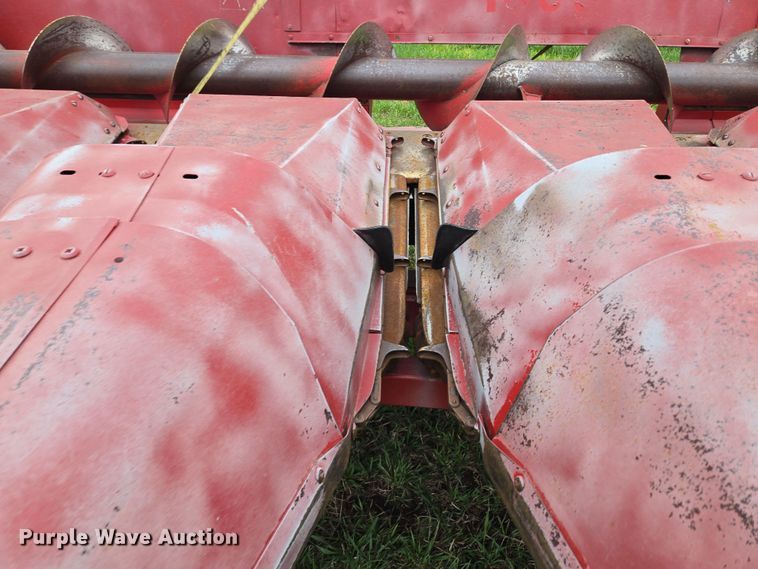 image for item EQ6995 Case 1063 corn head