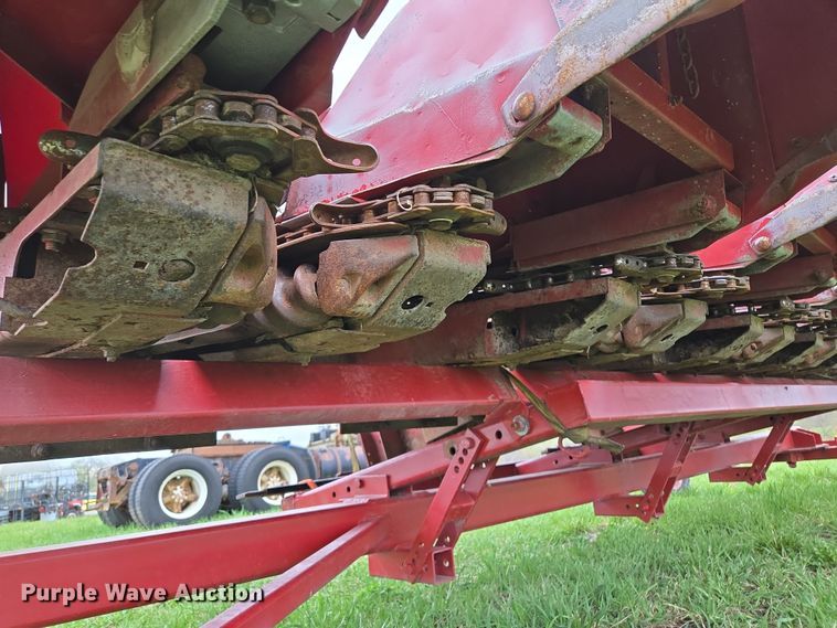 image for item EQ6995 Case 1063 corn head