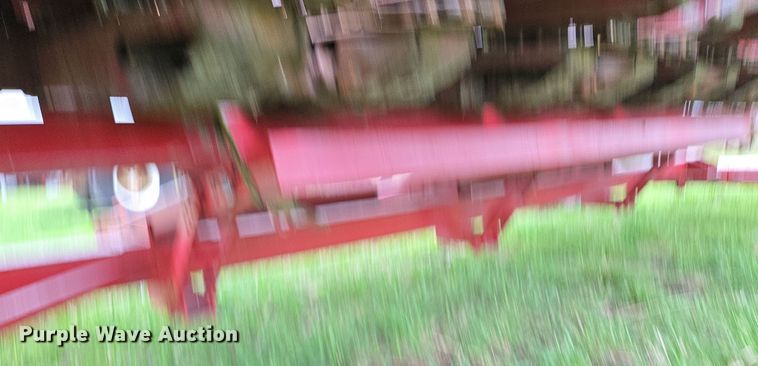 image for item EQ6995 Case 1063 corn head