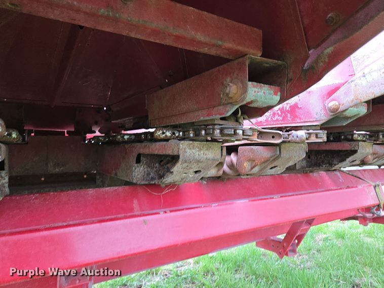 image for item EQ6995 Case 1063 corn head