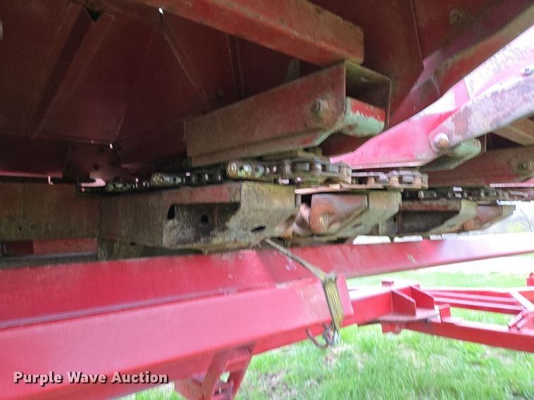 image for item EQ6995 Case 1063 corn head