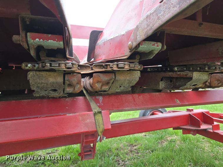 image for item EQ6995 Case 1063 corn head