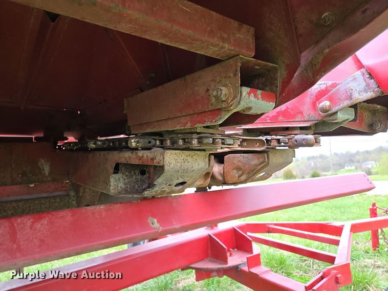 image for item EQ6995 Case 1063 corn head