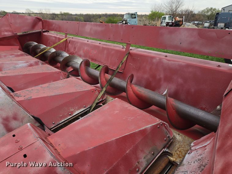 image for item EQ6995 Case 1063 corn head