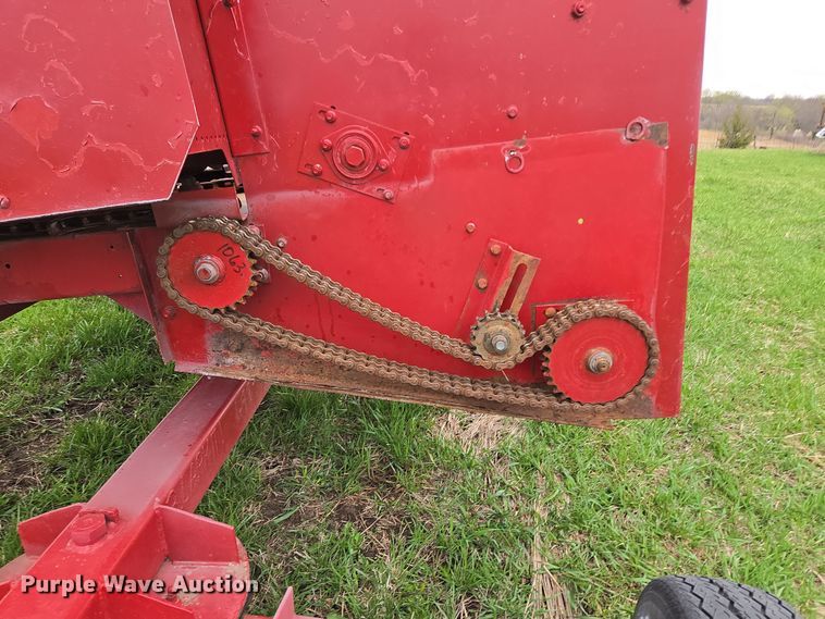 image for item EQ6995 Case 1063 corn head