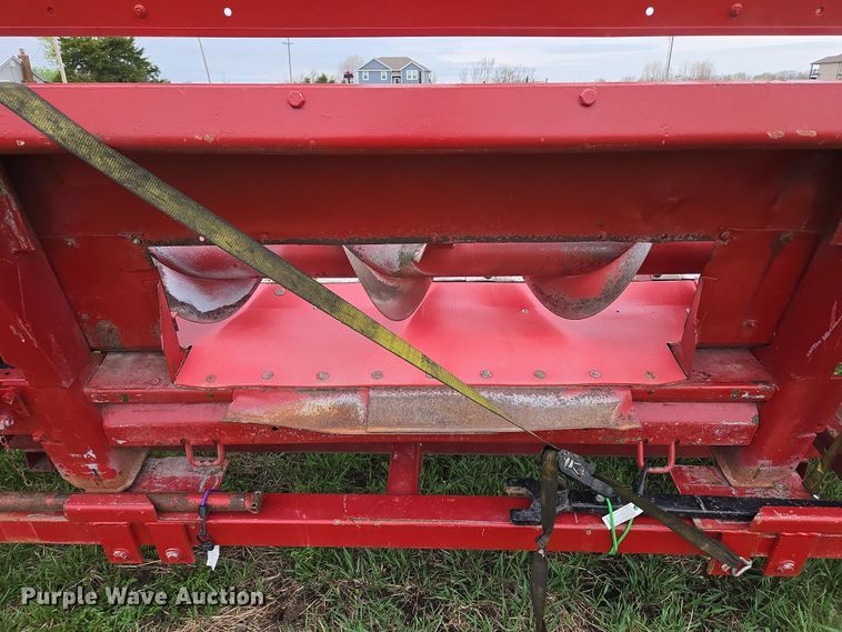 image for item EQ6995 Case 1063 corn head