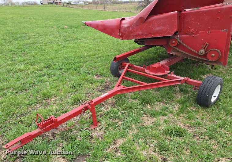 image for item EQ6995 Case 1063 corn head