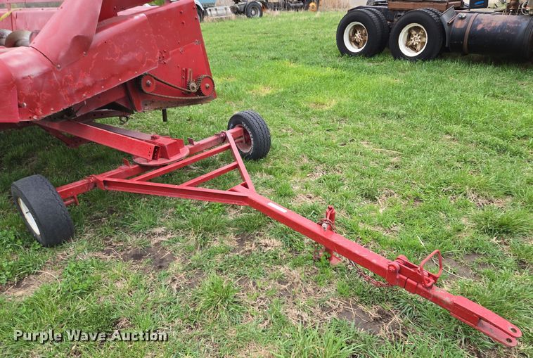 image for item EQ6995 Case 1063 corn head