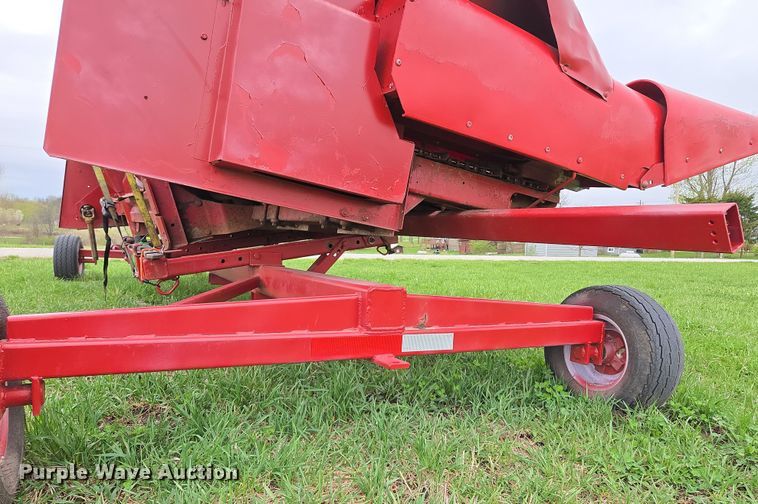 image for item EQ6995 Case 1063 corn head