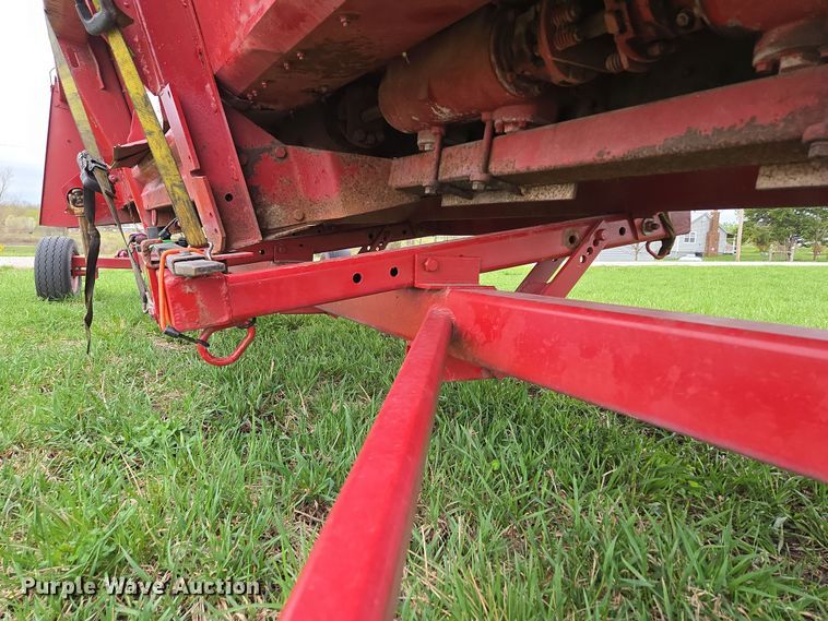 image for item EQ6995 Case 1063 corn head