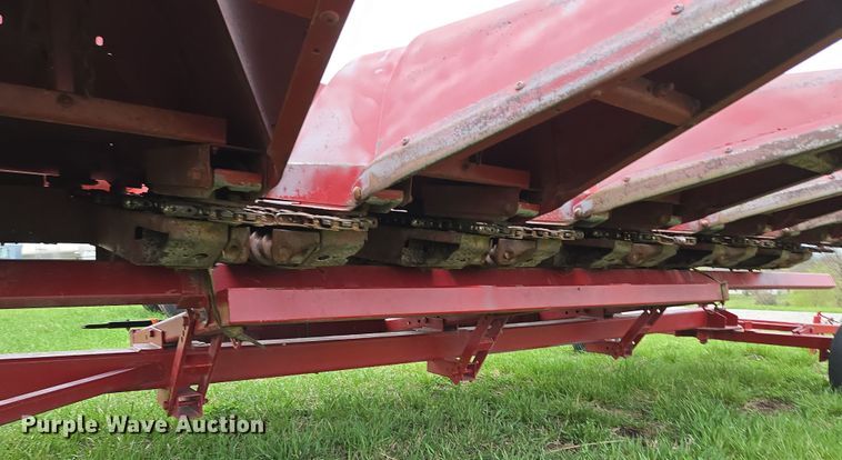 image for item EQ6995 Case 1063 corn head