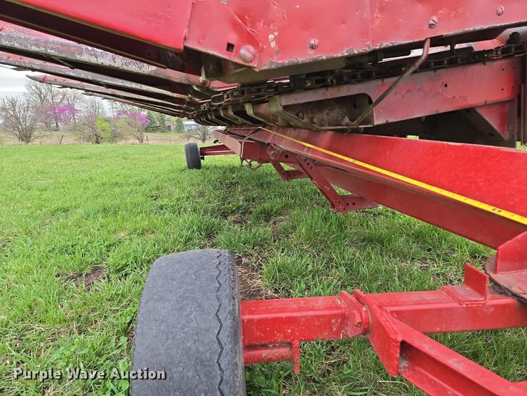 image for item EQ6995 Case 1063 corn head