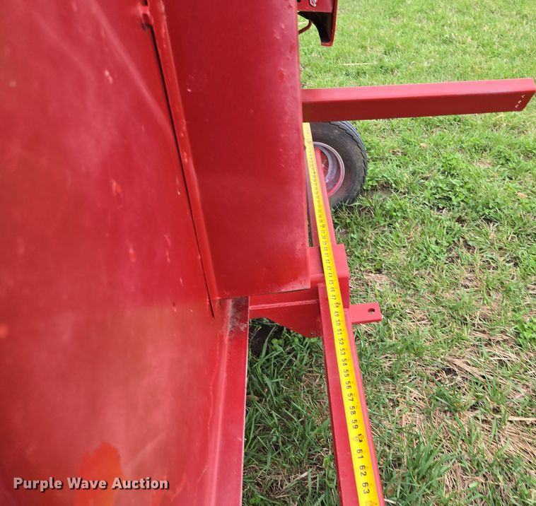 image for item EQ6995 Case 1063 corn head