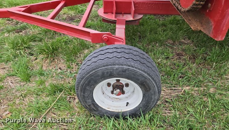 image for item EQ6995 Case 1063 corn head